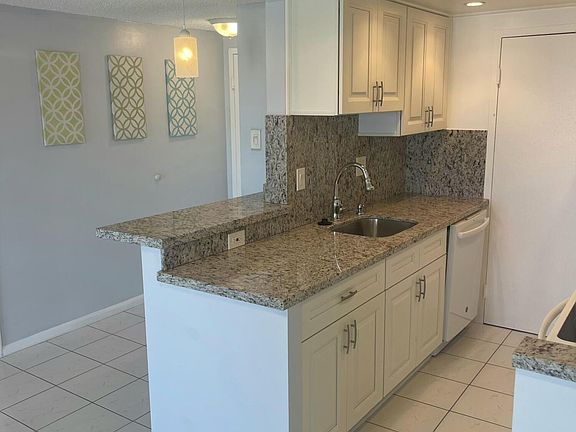 4th image of 720 Orton Ave APT 607