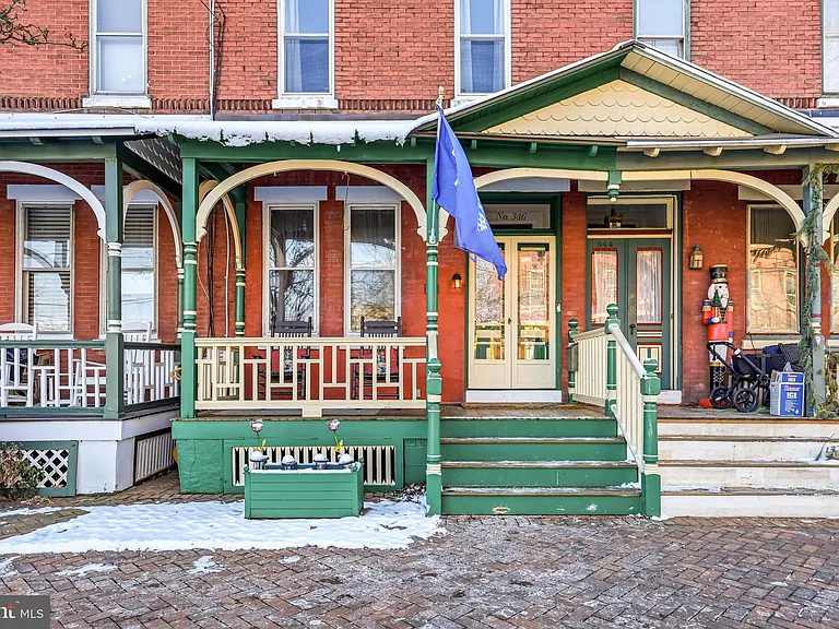 346 E Union St — Photo 3