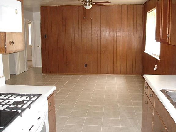 5th image of 634 E Fairmeadows Dr