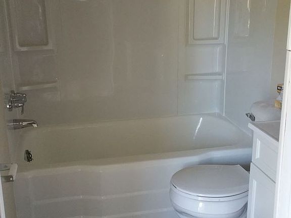 5th image of 928 S Center St APT 4