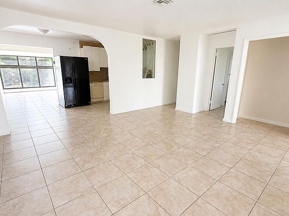 3rd image of 360 NW 65TH Avenue