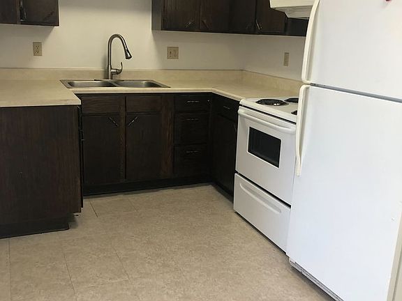 2nd image of 206 1st St #2