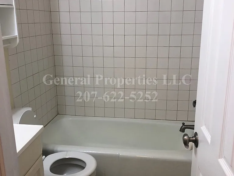 592 Riverside Dr — Photo 17