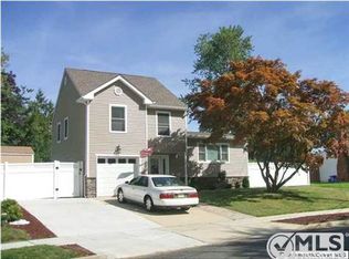 8 Island Dr, Old Bridge, NJ 08857