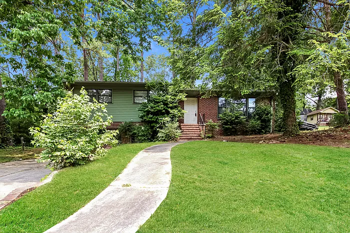 712 Arrow Rd — Photo 1