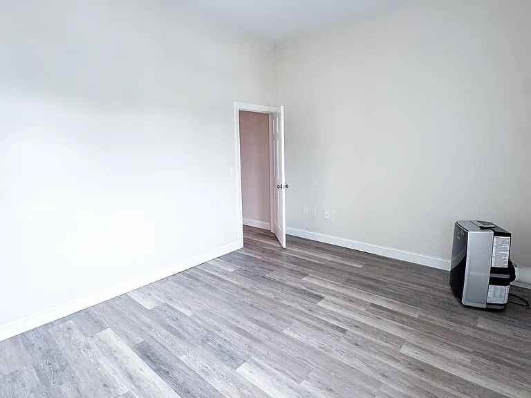 51 S Poplar St #301 — Photo 9