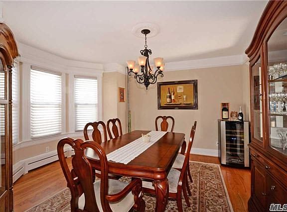 4th image of 304 Vincent Ave