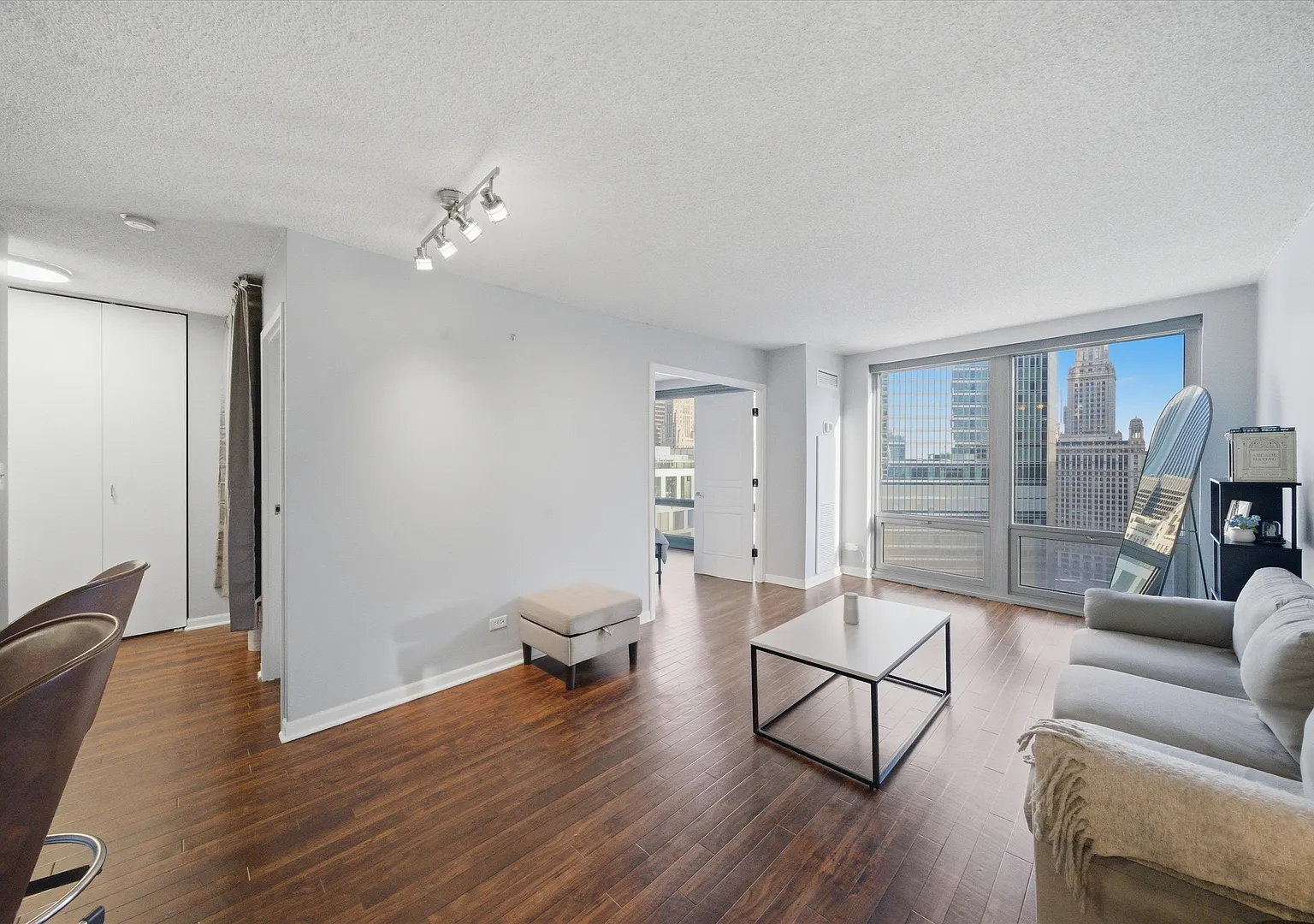 1 bed, 683 sqft, $2,300 — Photo 2