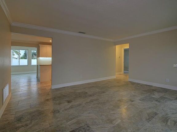 3rd image of 3121 Hibiscus Dr W
