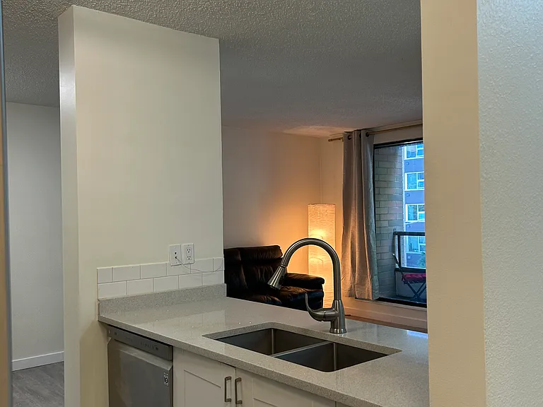 1630 Quadra St #306 — Photo 6