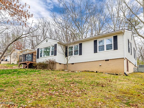 3rd image of 1204 Woodberry Dr