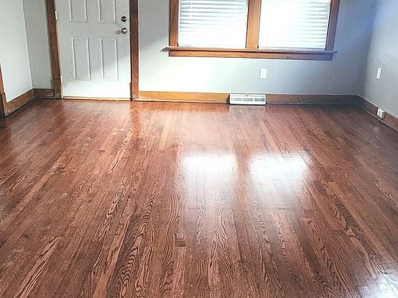 3rd image of 552 Forsythe Ave
