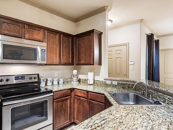 2nd image of 1577 Cozy Dr