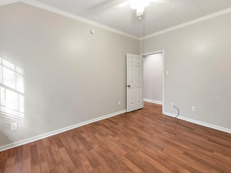 1813 Oak Wood Dr E — Photo 30