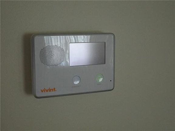 4th image of 620 Van Ave
