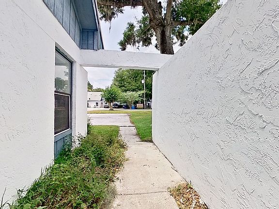 3rd image of 2865 Wonderwood Ln