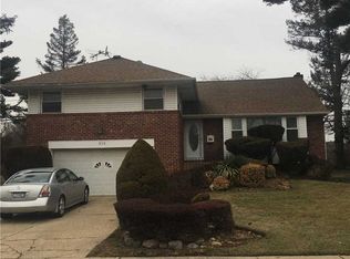 513 Benine Rd, Westbury, NY 11590