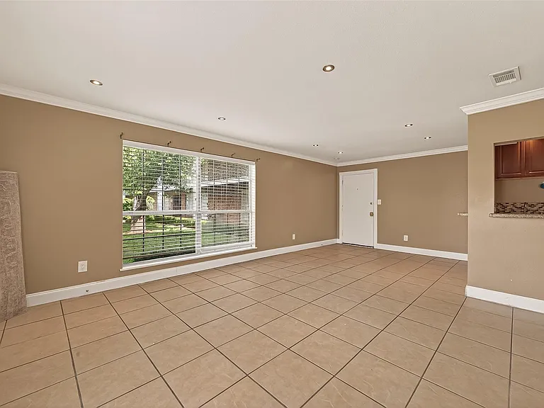 2201 Fountain View Dr #3 — Photo 8