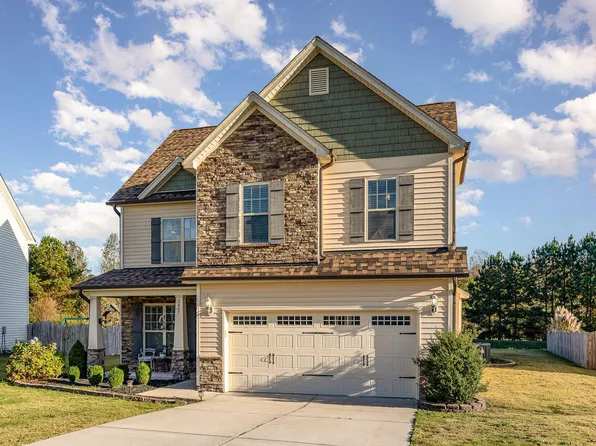 2407 Cattail Pond Dr, Zebulon, NC 27597