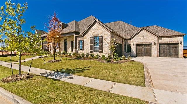 1st image of 924 Lake Carillon Ln