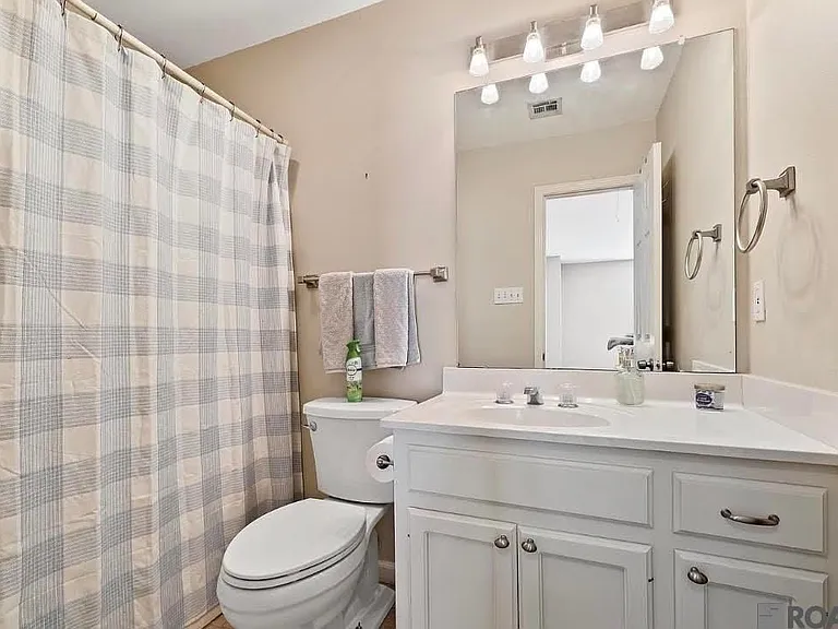 5050 Stumberg Ln — Photo 10