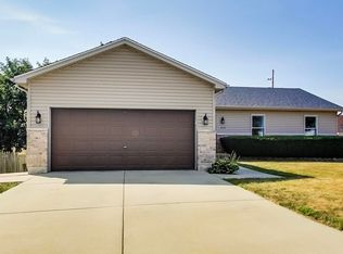 375 Division St, South Elgin, IL 60177
