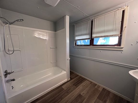 4th image of 1205 Marion St