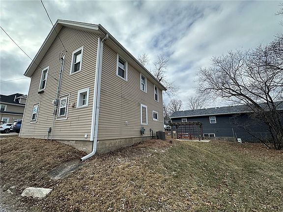 3rd image of 215 W 8th St