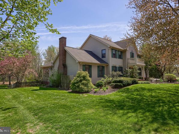 2701 Pendleton Dr, Lititz, PA 17543