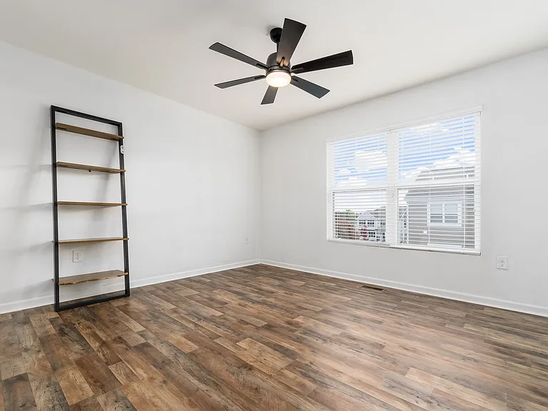 353 Laurel Creek St — Photo 28