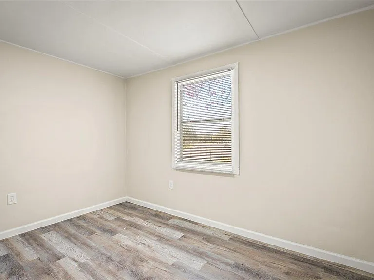 525 New Berlin Rd — Photo 28
