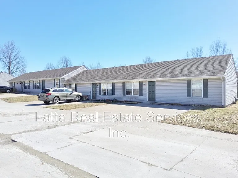 422 S Johnson Dr #3 — Photo 1