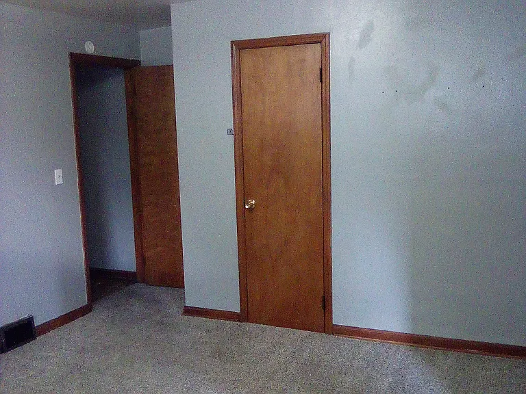 516 E 23rd St #1 — Photo 5