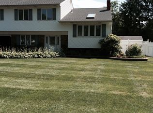 32 Primrose Ln, Kings Park, NY 11754