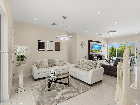 4th image of 3000 SW 103rd Ave