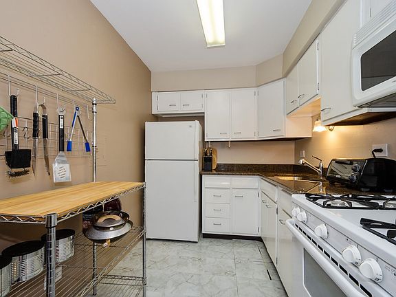 5th image of 8521 Lotus Ave APT 804