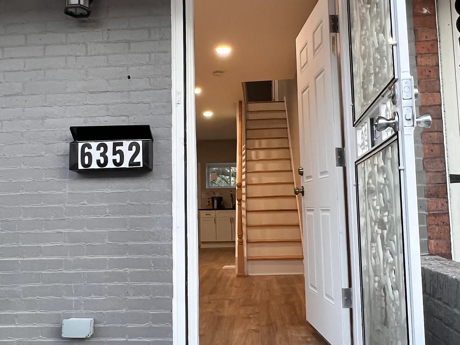 3 bed, 900 sqft, $1,500 — Photo 2