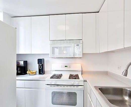 4th image of 236 E 47th Street 18c #18C