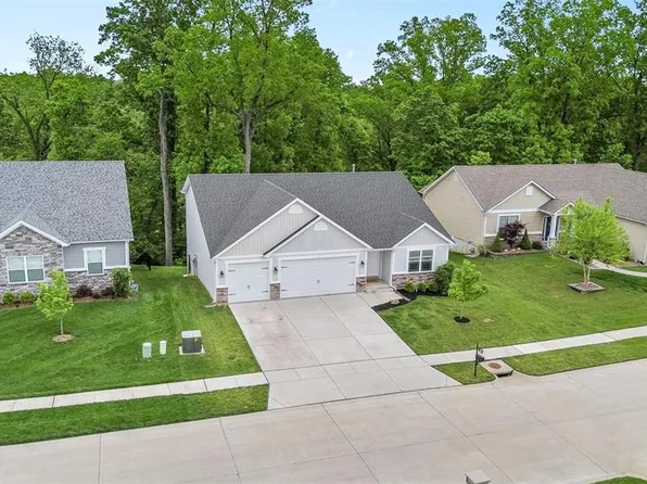 1010 Timber Bluff Dr, Wentzville, MO 63385