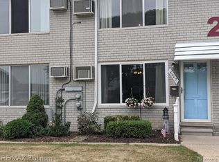 6002 Alan Dr, Brighton, MI 48116