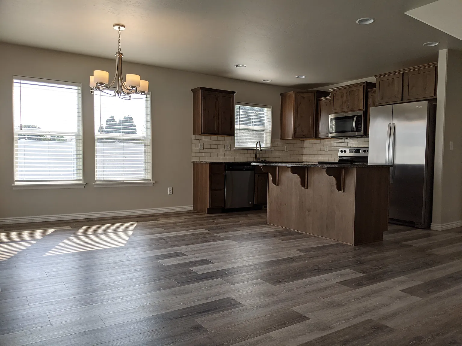 3 bed, 2.5 bath, 1426 sqft, $2,050 — Photo 3