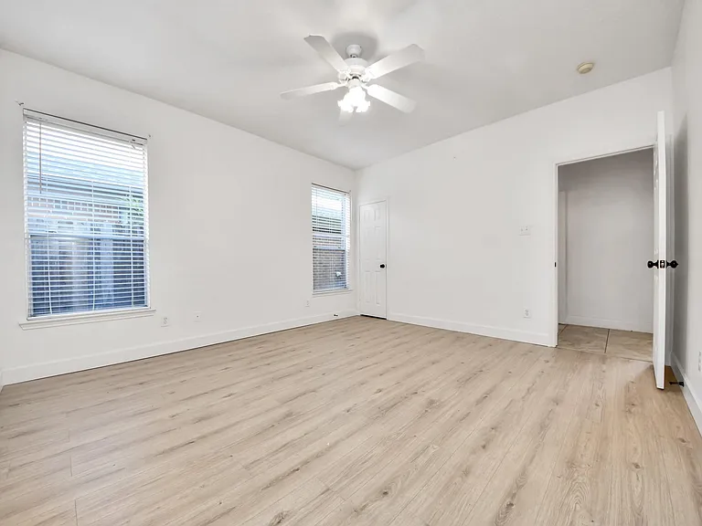 13515 Scarab Dr — Photo 28