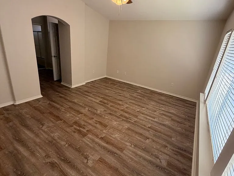 1810 Baylor Ln — Photo 23