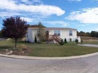 8 Osprey Cir, Hanover, PA 17331