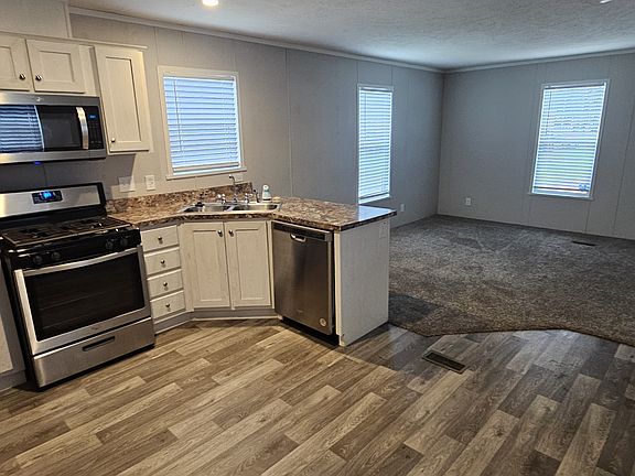 2nd image of 212 Magnolia #212