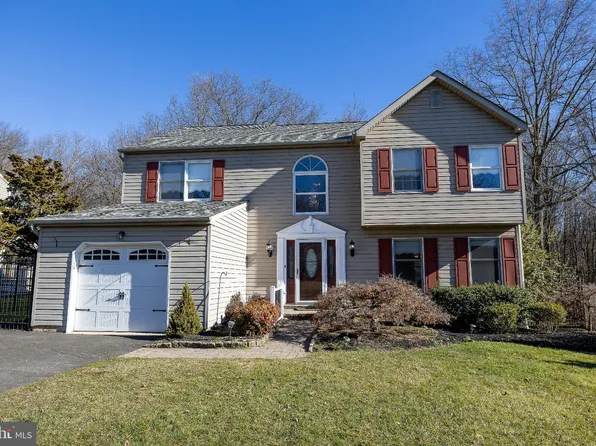667 Grace Ln, Warrington, PA 18976