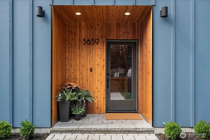 4th image of 3639 34th Avenue W