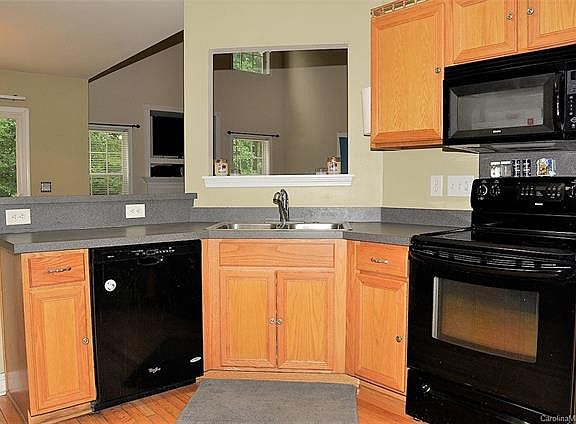 5th image of 2417 Cricket Ln