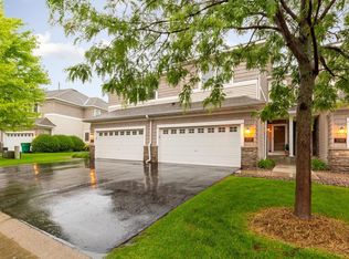 2747 Spy Glass Dr, Chaska, MN 55318