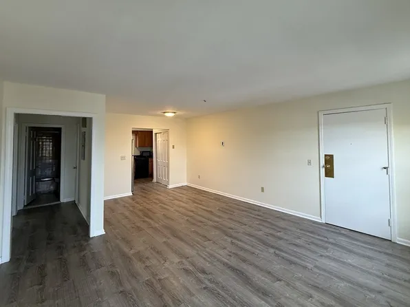 8-10 Essex St #5, Andover, MA 01810